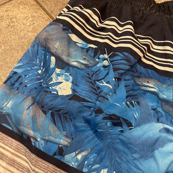 Boys swim trunks size medium 10/12 - Picture 6 of 8